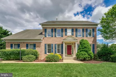 10605 Cloverbrooke Dr, Potomac, MD 20854