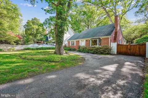 5824 Bradley Blvd, Bethesda, MD 20814