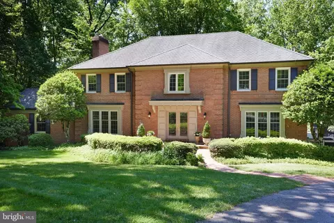 7722 Savannah Dr, Bethesda, MD 20817