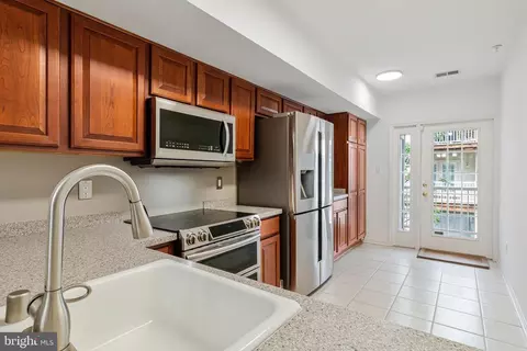 11358 King George Dr #10, Wheaton, MD 20902 photo 3