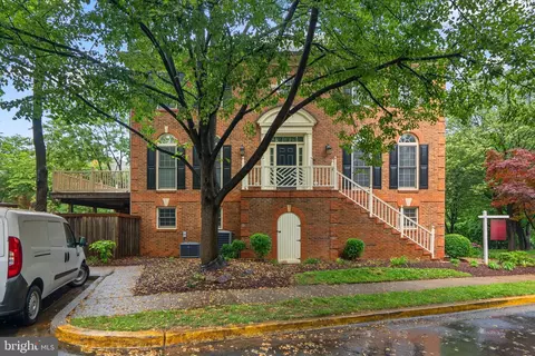 9900 Foxborough Cir, Rockville, MD 20850