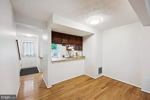 1279 Elm Grove Cir, Silver Spring, MD 20905 photo 5