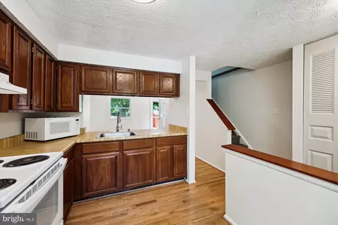 1279 Elm Grove Cir, Silver Spring, MD 20905 photo 3