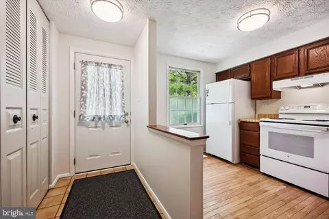 1279 Elm Grove Cir, Silver Spring, MD 20905 photo 4