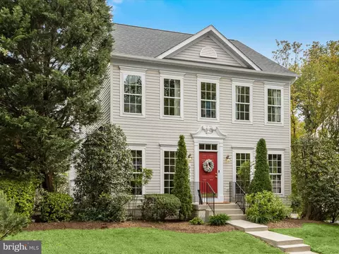 Exterior - 9808 Darcy Forest Dr, Silver Spring, MD 20910 photo 3 of 12