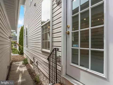 Entry Way - 9808 Darcy Forest Dr, Silver Spring, MD 20910 photo 11 of 11
