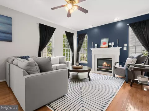 Living - 9808 Darcy Forest Dr, Silver Spring, MD 20910 photo 2 of 8