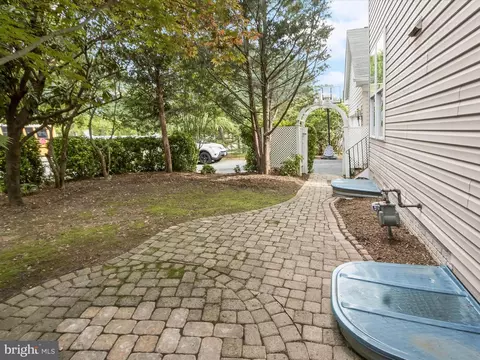 Exterior - 9808 Darcy Forest Dr, Silver Spring, MD 20910 photo 5 of 12