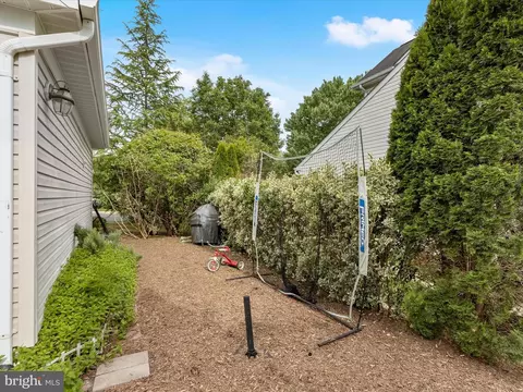 Exterior - 9808 Darcy Forest Dr, Silver Spring, MD 20910 photo 7 of 12