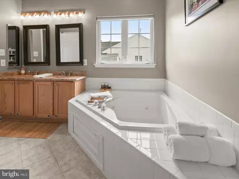 Bath - 9808 Darcy Forest Dr, Silver Spring, MD 20910 photo 2 of 8