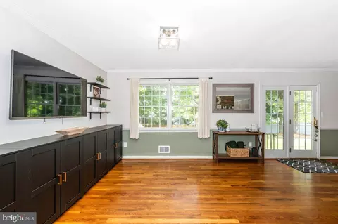 Living - 24624 Ridge Rd, Damascus, MD 20872 photo 5 of 6