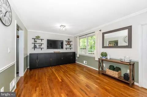 Living - 24624 Ridge Rd, Damascus, MD 20872 photo 3 of 6