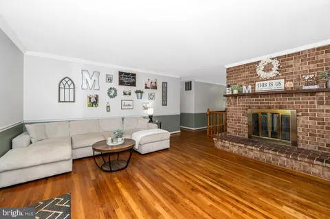Living - 24624 Ridge Rd, Damascus, MD 20872 photo 1 of 6