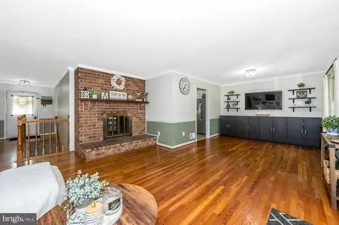 Living - 24624 Ridge Rd, Damascus, MD 20872 photo 2 of 6