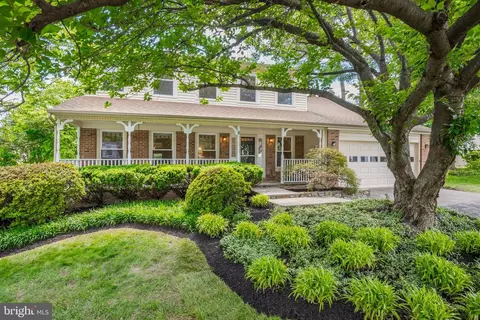 8 Botany Ct, North Potomac, MD 20878