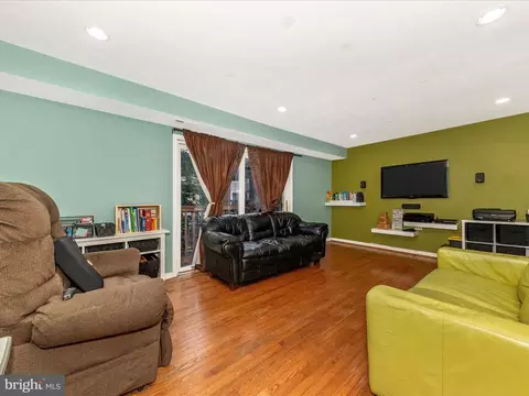 Living - 2350 Sun Valley Cir, Silver Spring, MD 20906 photo 1 of 3