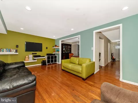 Living - 2350 Sun Valley Cir, Silver Spring, MD 20906 photo 3 of 3