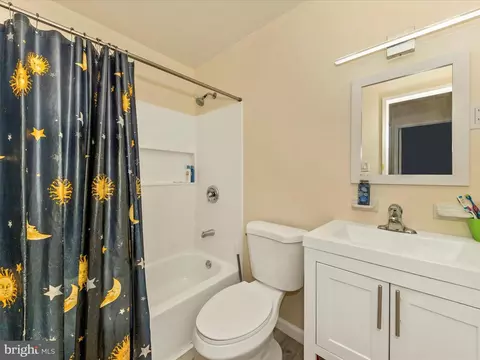 Bath - 2350 Sun Valley Cir, Silver Spring, MD 20906 photo 3 of 3