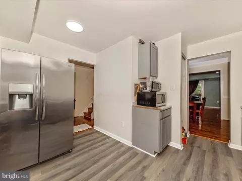 Entry Way - 2350 Sun Valley Cir, Silver Spring, MD 20906 photo 2 of 3
