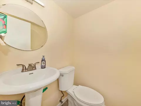Bath - 2350 Sun Valley Cir, Silver Spring, MD 20906 photo 1 of 3