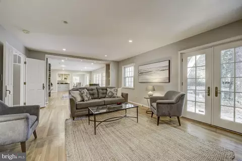 Living - 10013 Ormond Rd, Potomac, MD 20854 photo 4 of 7