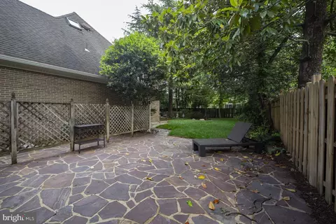 Exterior - 10013 Ormond Rd, Potomac, MD 20854 photo 7 of 8