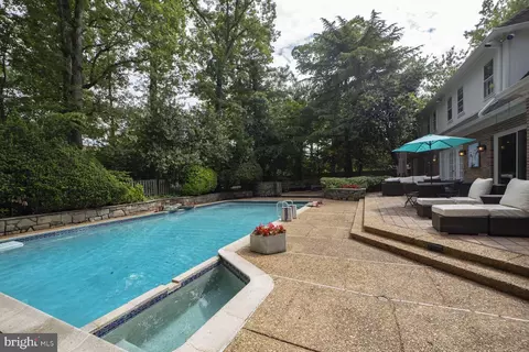Exterior - 10013 Ormond Rd, Potomac, MD 20854 photo 2 of 8