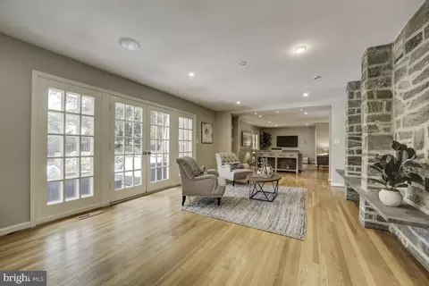 Living - 10013 Ormond Rd, Potomac, MD 20854 photo 2 of 7