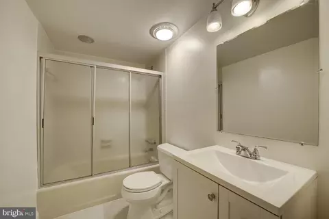 Bath - 10013 Ormond Rd, Potomac, MD 20854 photo 6 of 6