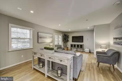 Living - 10013 Ormond Rd, Potomac, MD 20854 photo 3 of 7