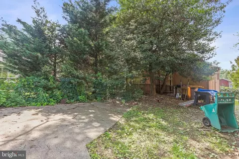 Exterior - 10509 Huntley Pl, Silver Spring, MD 20902 photo 3 of 5