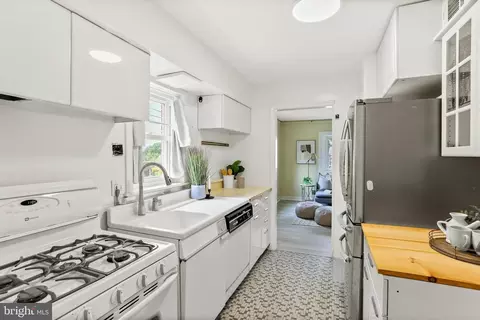 Kitchen - 10509 Huntley Pl, Silver Spring, MD 20902 photo 2 of 3