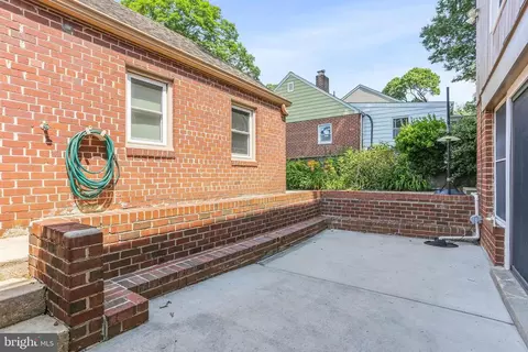 Exterior - 10509 Huntley Pl, Silver Spring, MD 20902 photo 2 of 5