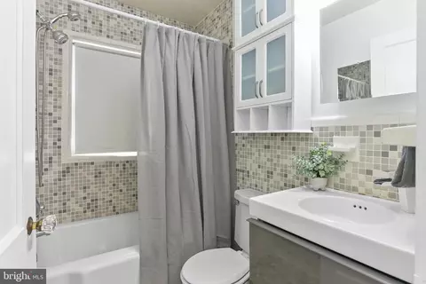 Bath - 10509 Huntley Pl, Silver Spring, MD 20902 photo 2 of 2