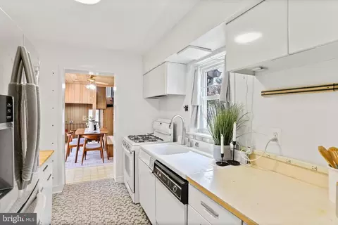 Kitchen - 10509 Huntley Pl, Silver Spring, MD 20902 photo 3 of 3