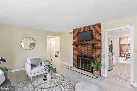 Living - 10509 Huntley Pl, Silver Spring, MD 20902 photo 3 of 5