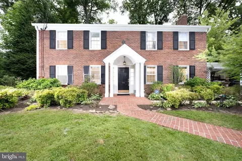 824 Aster Blvd, Rockville, MD 20850
