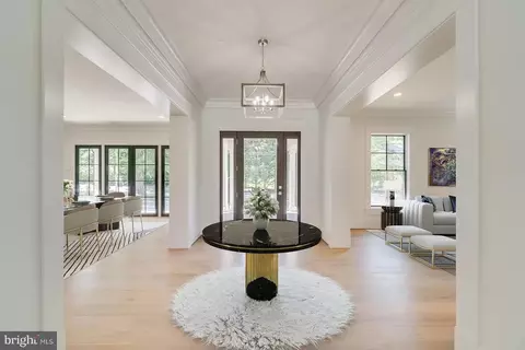 6925 Armat Dr, Bethesda, MD 20817