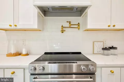Kitchen - 2925 Covington Rd, Silver Spring, MD 20910 photo 2 of 8