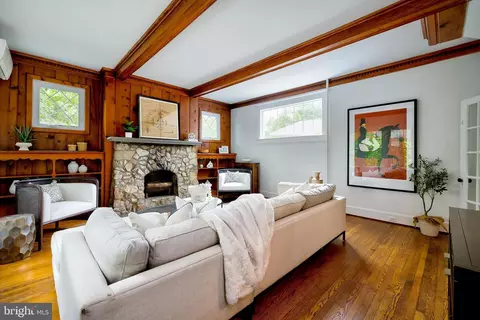 Living - 2925 Covington Rd, Silver Spring, MD 20910 photo 2 of 5
