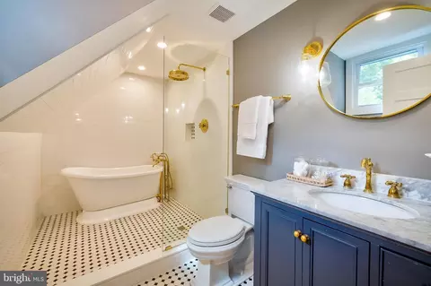 Bath - 2925 Covington Rd, Silver Spring, MD 20910 photo 3 of 5