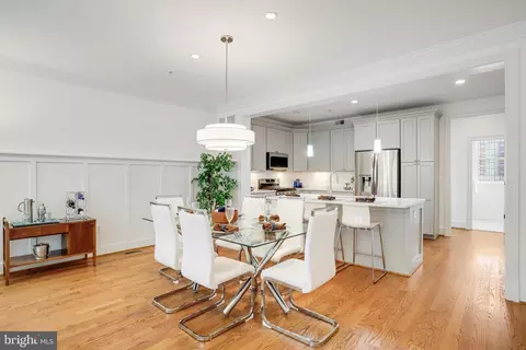 8920 Courts Way, Silver Spring, MD 20910 photo 2