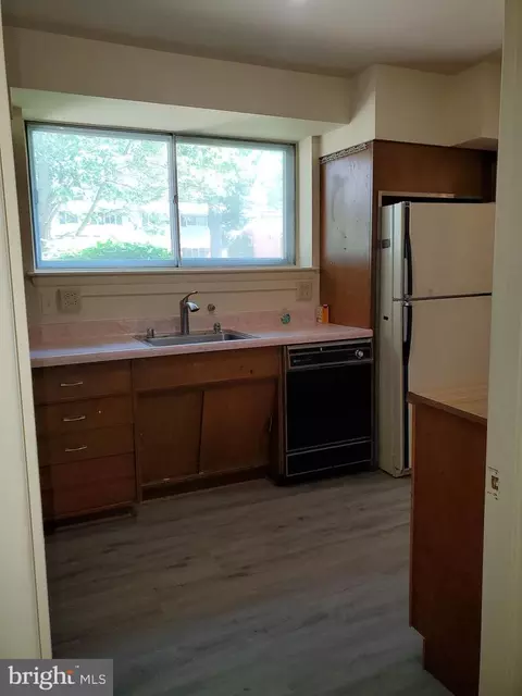 614 Hillsboro Dr, Silver Spring, MD 20902 photo 10