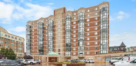 24 Courthouse Sq #710, Rockville, MD 20850