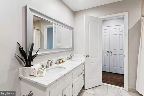 Bath - 9801 Hall Rd, Potomac, MD 20854 photo 6 of 10