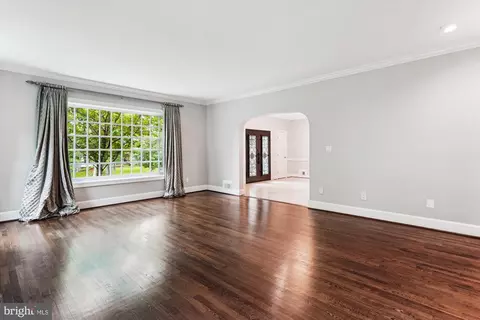 Living - 9801 Hall Rd, Potomac, MD 20854 photo 3 of 9