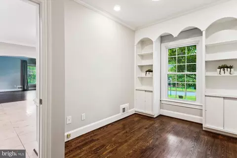Entry Way - 9801 Hall Rd, Potomac, MD 20854 photo 4 of 5