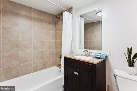 Bath - 9801 Hall Rd, Potomac, MD 20854 photo 10 of 10