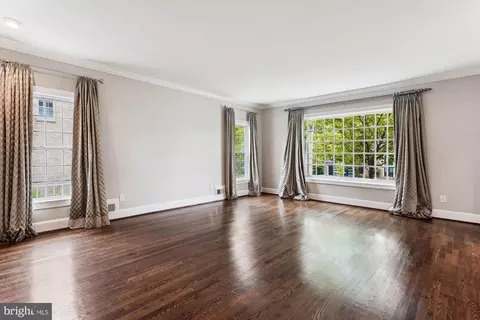Living - 9801 Hall Rd, Potomac, MD 20854 photo 2 of 9