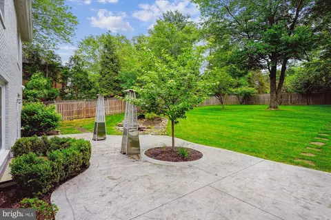 Exterior - 9801 Hall Rd, Potomac, MD 20854 photo 3 of 14